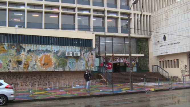 Dirección del Liceo Miranda denunció vandalismo y el gremio niega responsabilidad
