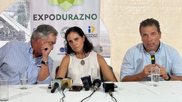 Ministro de Ganadería, Fernando Mattos, y la ministro de Economía, Azucena Arbeleche en la Expo Durazno 2023.