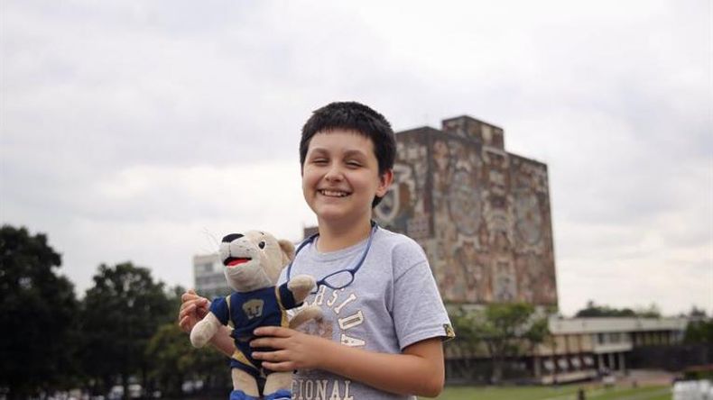 Niño de 12 años comienza la universidad en México