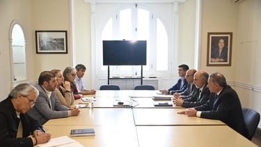 El secretario de la Presidencia, Álvaro Delgado, se reunió con el Frente Amplio por proyectos de la Caja Bancaria y la Caja de Profesionales.