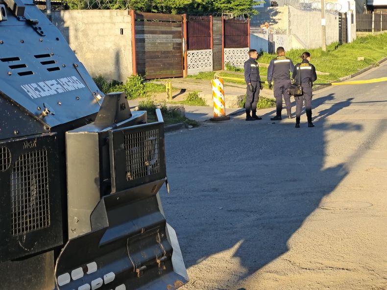 Al menos 17 disparos desde un auto hacia un pasaje en Plácido Ellauri: encontraron 12 vainas