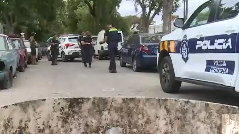 Un auto recibió más de 20 impactos de bala en Malvín Norte.