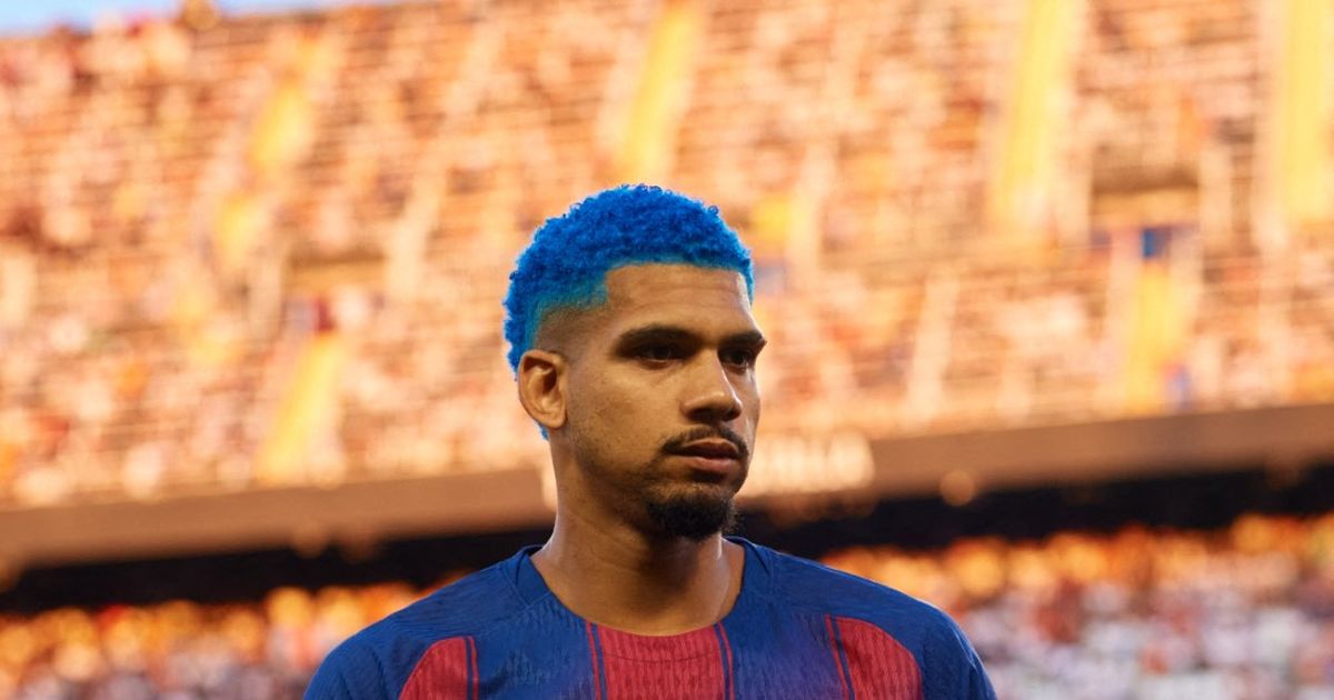 Ronald Araújo viajó a España para recibir tratamie