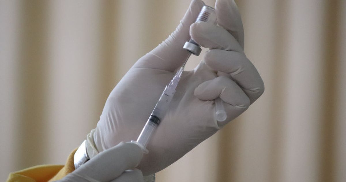 Evalúan retomar la vacunación en escuelas para ampliar la cobertura