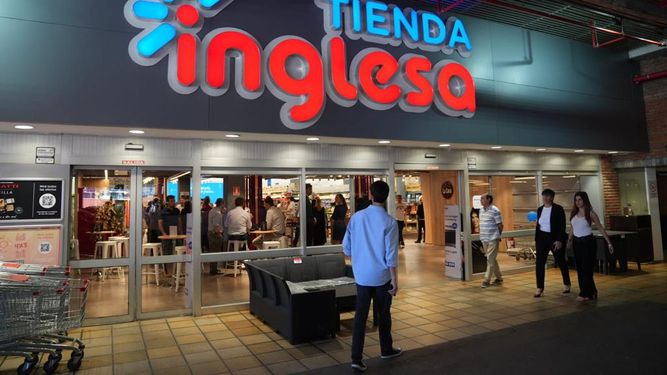 Tienda Inglesa reinaugura emblemática sucursal en Montevideo Shopping.