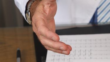 En qué consiste el decreto que el gobierno emitió para mejorar los tiempos de espera en la salud