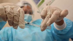 Darán turno para vacunarse a todas las personas en lista de espera