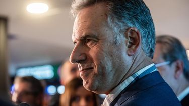 La operación de cataratas de Yamandú Orsi se desarrolló con absoluta normalidad