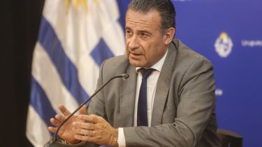 Salinas advirtió que contagios seguirán pese a vacunación