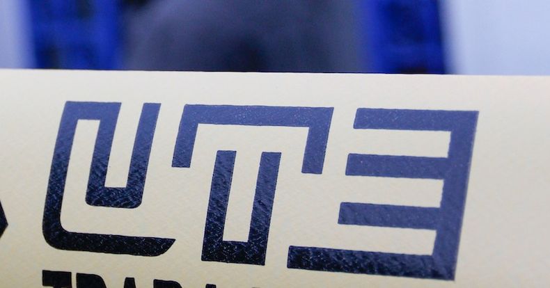 Un hombre murió electrocutado mientras cambiaba un cartel publicitario en Dolores