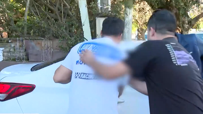 Imputado por femicidio en Empalme Sauce: hubo insultos y golpes a un móvil policial tras la audiencia