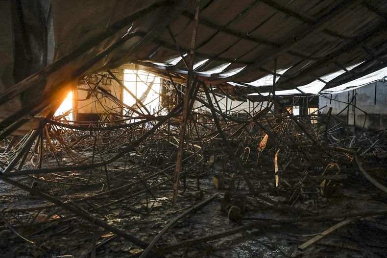 Según el balance preliminar, el incendio también dejó unas 150 personas heridas.