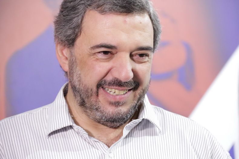 Mario Bergara deja su precandidatura y apoyará a Orsi