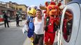 Video: policías detuvieron a un delincuente fanático del fútbol vestidos como las mascotas del Mundial 2026 Video: policías detuvieron a un delincuente fanático del fútbol vestidos como las mascotas del Mundial 2026