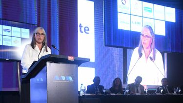 Lucía Etcheverry dijo que el MTOP realiza inversiones por más de 2.600 millones de dólares Lucía Etcheverry dijo que el MTOP realiza inversiones por más de 2.600 millones de dólares
