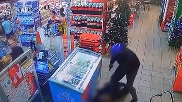 Rapiñaron un supermercado en Piedras Blancas y se llevaron el dinero y dos botellas de whisky
