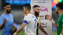 Al Nassr de Cristiano Ronaldo goleó al Al Ittihad de Benzema