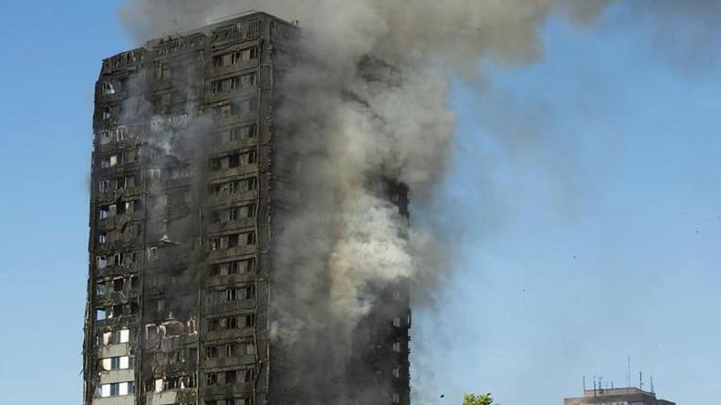 Brutal incendio destruyó edificio de Londres