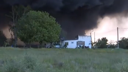 Incendio en fábrica de plástico.