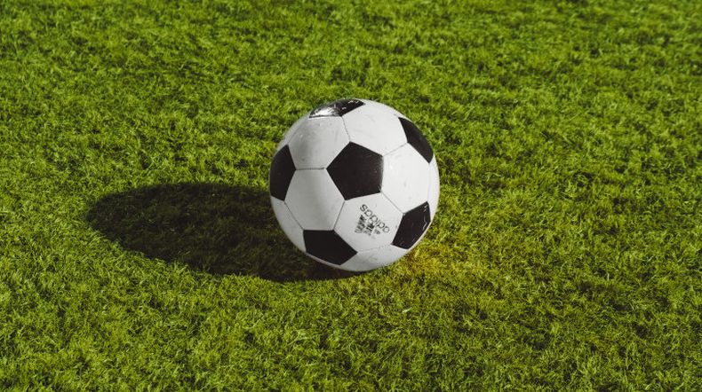 Futbolista es detenido en Brasil tras noquear a árbitro