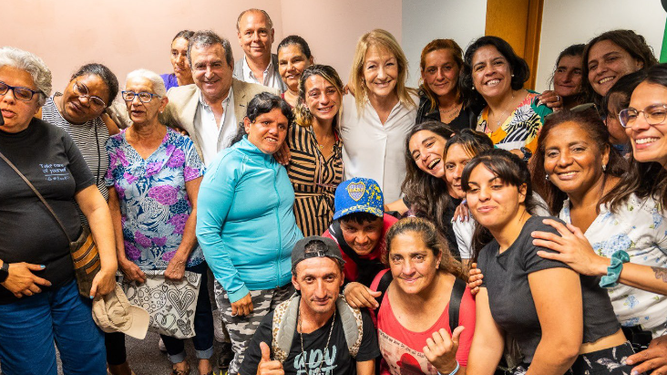 IM y MVOT firmaron convenios parar realojar asentamientos Felipe Cardoso y Cívicos.