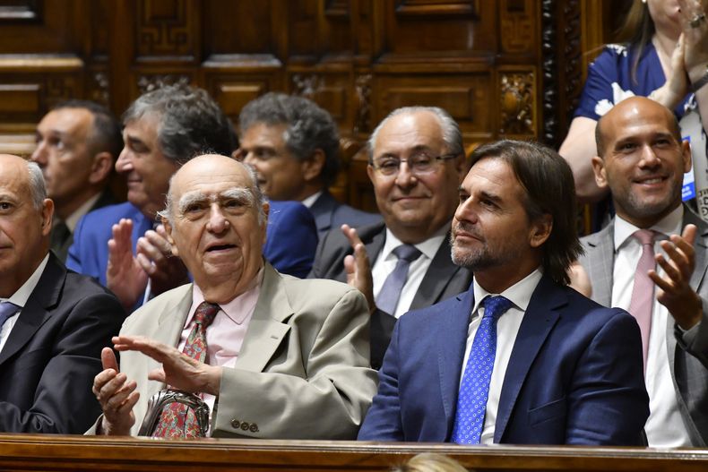 "Construir sin destruir": Lacalle Pou difundió documento elaborado por el PN a un año de la asunción de Orsi