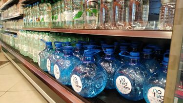 Los expertos de ONU indican que instar a comprar agua embotellada crea un riesgo de privatización.