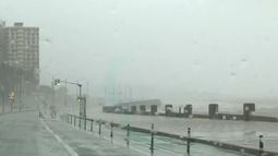 Video: así afectó el temporal de vientos fuertes la Rambla de Montevideo