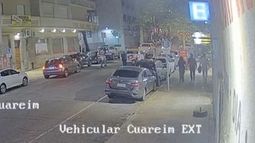 Una cámara de seguridad registró el momento en el que el conductor de un auto apuñaló a un repartidor