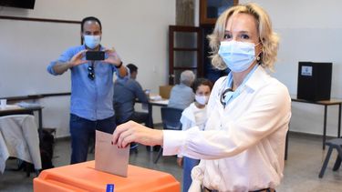 La economista Laura Raffo votó en Punta Carretas y llamó a defender el cambio que votó la gente.