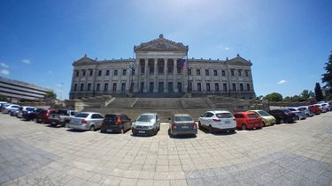 El Frente Amplio resolvió dejar sin efecto el espectáculo artístico por los 100 años del Palacio Legislativo