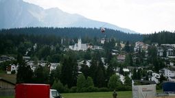 Mueren veinte personas al caer un avión en Suiza