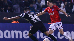 Nacional cayó por 2 a 1 ante Libertad, en Asunción de Paraguay, en el encuentro por la sexta fecha del Grupo H de la Copa Libertadores con goles de Óscar Cardozo y Alejandro Silva.