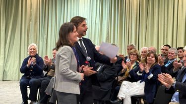 la academia nacional de economia distinguio a luis lacalle pou como academico de honor