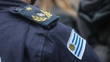 Tres delincuentes rapiñaron un local de celulares en pleno Centro de Montevideo