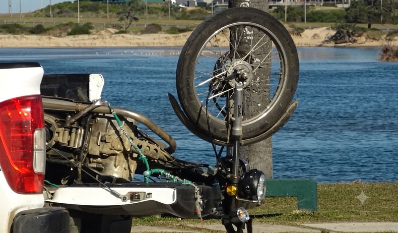 Murió un motociclista de 20 años en La Barra; abogado sostiene que el auto hizo una maniobra imprudente