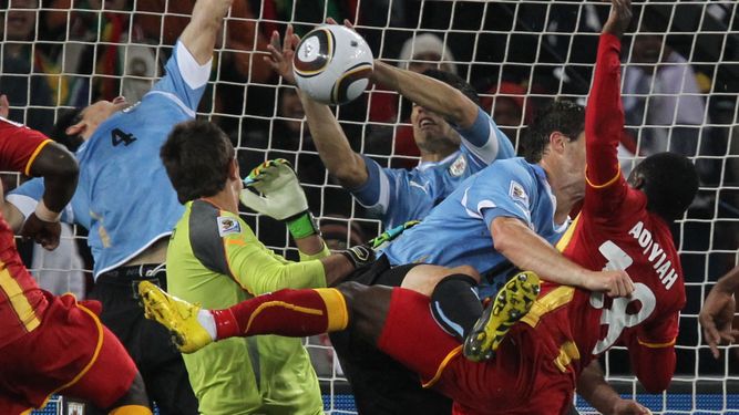 Uruguay se juega su futuro este viernes ante Ghana, que tiene el recuerdo presente de 2010.