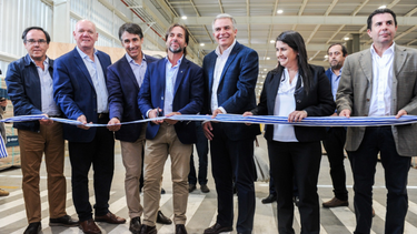 Nueva planta forestal inició operativa con la presencia de Lacalle Pou