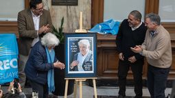 Presentaron un sello conmemorativo a un año del fallecimiento de José Mujica, un constructor de puentes
