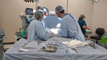 Las dos primeras operaciones en el Hospital del Cerro.