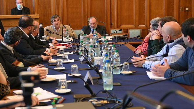 &nbsp;La Cámara de Senadores aprobó por unanimidad una minuta al gobierno en defensa del transporte internacional uruguayo.