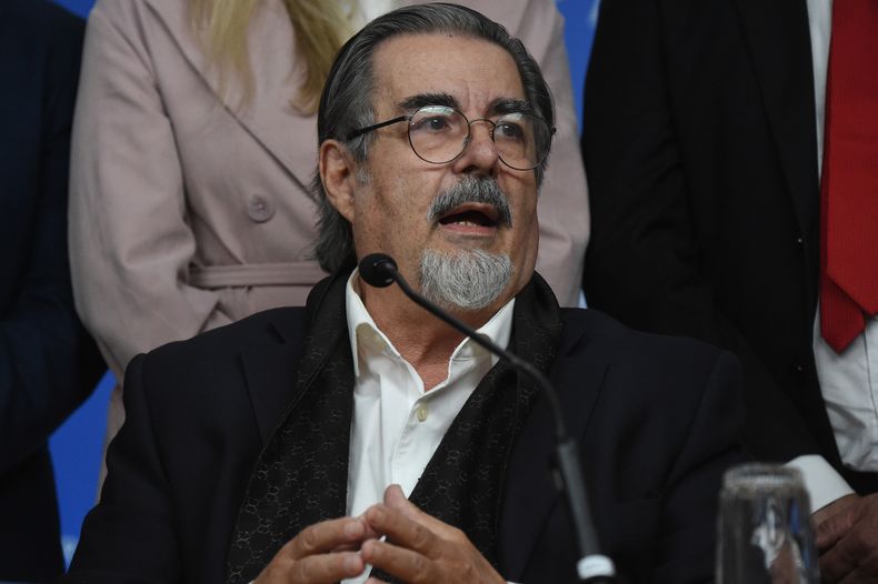Gustavo Zubía consideró que el país necesita, cada vez más, que las personas estén armadas