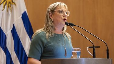 Sector del Frente Amplio expulsó a Collette Spinetti, secretaria de Derechos Humanos de Presidencia