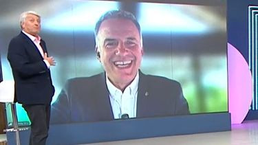 El curioso pedido que un grupo de niños hizo al presidente Orsi cuando salió a sacar la basura