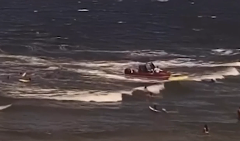 Un surfista fue embestido por una embarcación en la playa Cuchilla Alta