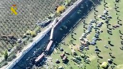 Al menos 30 personas murieron en choque entre dos trenes en España