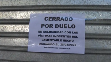 Comercios de la zona bajaron la cortina en señal de solidaridad con las víctimas.
