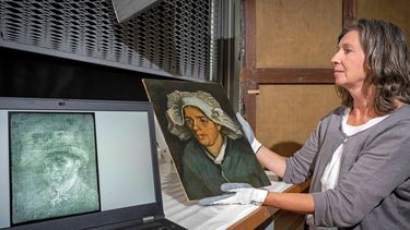 Descubren autorretrato inédito de Van Gogh detrás de otro cuadro