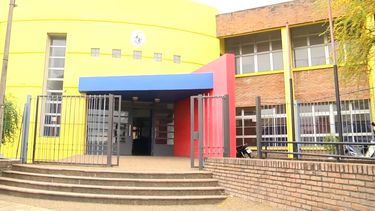 Estudiante de liceo de Paysandú agredió a director, lo tiró al piso y continuó golpeándolo