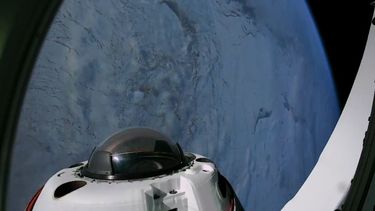 Polo de la Tierra desde la sonda Dragon de SpaceX. Polo de la Tierra desde la sonda Dragon de SpaceX.